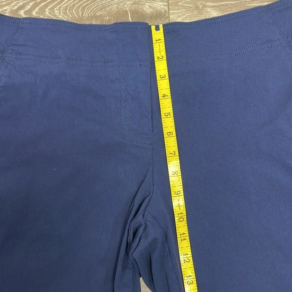 Izod Golf Stretch Shorts Bundle of Two Pairs Navy and Tan Size 10 - Picture 4 of 16